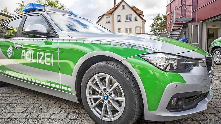 Noch fährt die Polizei im Kreis grün-silber; hier ein Streifenwagen der Inspektion Haßfurt.  Foto: René Ruprecht