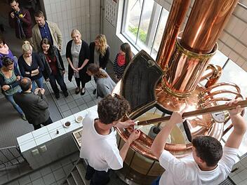 Wie Bier gebraut wird und worauf es beim Brauprozess ankommt, lernen die Bierprinzessinnen und BR-Leser beim Seminar im Mönchshof. Unser Bild entstand bei der Schulung der Finalistinnen zur Wahl der Bayerischen Bierkönigin im vergangenen Jahr. Foto: Archiv/Barbara Herbst