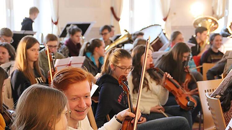 Noch  stecken die Schüler   mitten in der Probenarbeit    für den "Orlando Tango". KHG