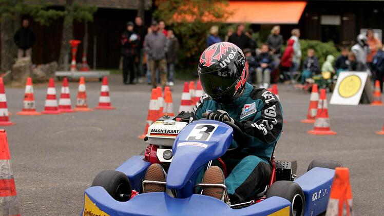 Die gepflegte Clubanlage auf dem Heroldsberg ist das Zentrum aller AMSC-Aktivitäten. Auf dem Reinhold-Schmitt-Platz finden Jahr für Jahr zahlreiche Veranstaltungen statt - so wie die Jugend-Kart-Wettbewerbe, die dort seit 27 Jahren beheimatet sind und immer wieder junge Talente hervorbringen. Foto: Karlheinz Franz