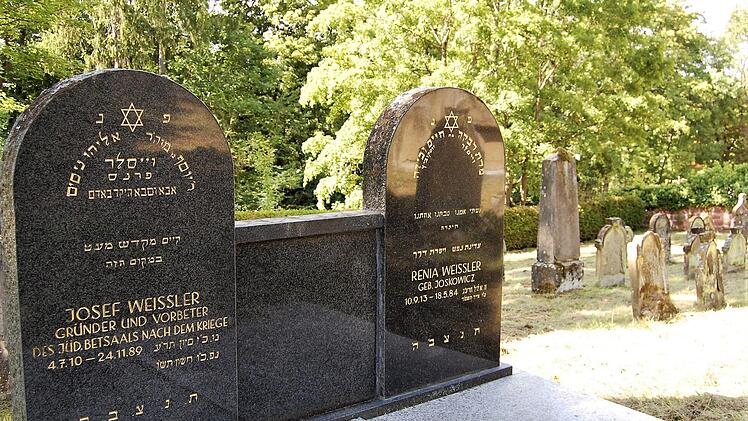 Nur mit Ausnahmegenehmigung durften Josef und Renia Weissler mehr als 40 Jahre nach Schließung des Friedhofs dort noch beigesetzt werden.