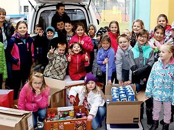 14 Kisten mit Lebensmitteln spendeten die Kinder. Foto: Gaby Richter