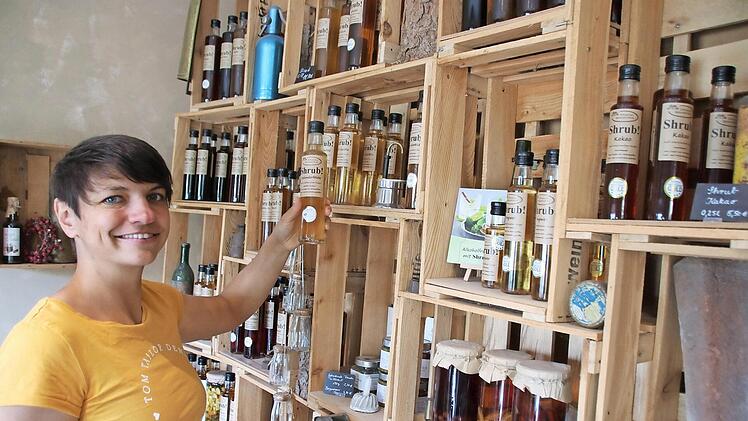 Hanna Schuster brachte 2012 das Shrub-Rezept aus Amerika mit und produziert seitdem in ihrer eigenen Manufaktur. Fotos: Stefanie Gleixner
