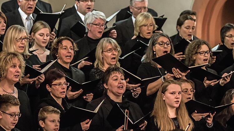 Impressionen vom Adventskonzert in Neustadt mit der Kantorei St. Georg.Foto: Jochen Berger