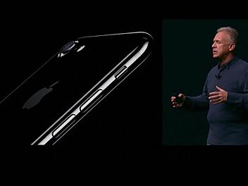Apple Vize-Präsident Phil Schiller stellt das neue iPhone 7 vor. Foto: Screenshot apple.com