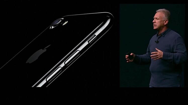 Apple Vize-Präsident Phil Schiller stellt das neue iPhone 7 vor. Foto: Screenshot apple.com