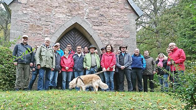 Zur 6. St&auml;nicher Dorfrunde durch den Salzforst trafen sich 25 Wanderer.  Foto: Matthias Reichert