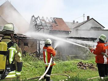 Zahlreiche Feuerwehrleute waren im Juni 2017 bei dem Brand in Hutschdorf viele Stunden im Einsatz. Foto: Archiv/Andreas Schmitt