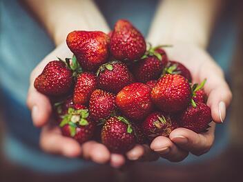 Erdbeeren sind leckere Vitaminbomben, die vor allem auch für das Herz gesund sind.