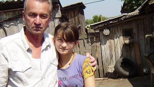 Anna war bereits früher zur Erholung in Deutschland. Wenn Dieter Wolf zu Besuch in ihr Dorf in der Ukraine kommt, gibt es stets ein rührendes Wiedersehen. Foto: privat