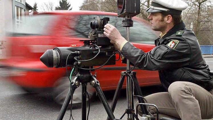 Überall in Franken und Bayern stehen derzeit Radarfallen der Polizei. Foto: dpa