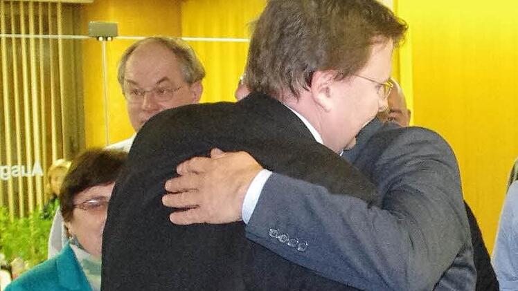 Bernd Liebhardt beglückwünschte den Wiedergewählten.