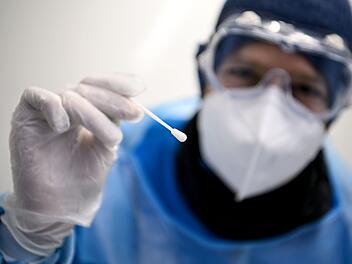 PCR-Tests sollen aufgrund der Omikron-Welle gezielter eingesetzt werden.