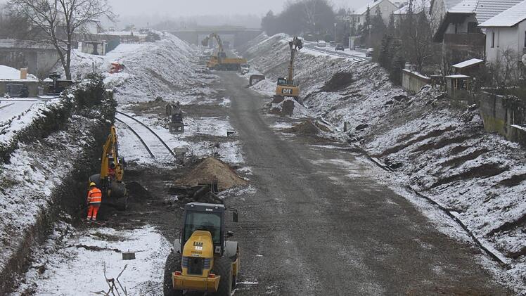 21.1.2016: Die Bahnstrecke ist nun Baustraße. Foto: hak