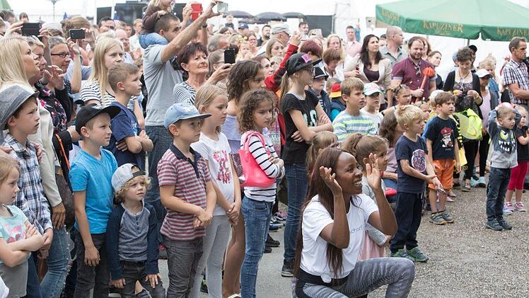 Impressionen vom Sonntagsprogramm auf der Showbühne. Foto: Barbara Herbst