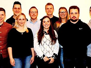 Der JU-Vorstand mit Gästen: Dominik Maar, Maximilian Stopfer, Tobias Husch, Anna Stanke, Daniel Schulz, Katharina Beck, Fabian Maar, Anna Warter, Maximilian Maar und Nico Kauper (v. l.) Foto: Johanna Blum