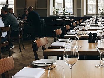 Gasthof, Gasthaus, Gaststätte, Wirtschaft, Restaurant, Lokal, Gastronomiebetrieb