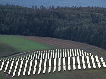Der Ebensfelder Gemeinderat will jeweils im Einzelfall entscheiden, ob eine neue Photovoltaikanlage genehmigt wird. Einen Grundsatzbeschluss wollten die Angehörigen des Bauausschusses am Dienstagnachmittag nicht fassen. Archivbild: Matthias Einwag