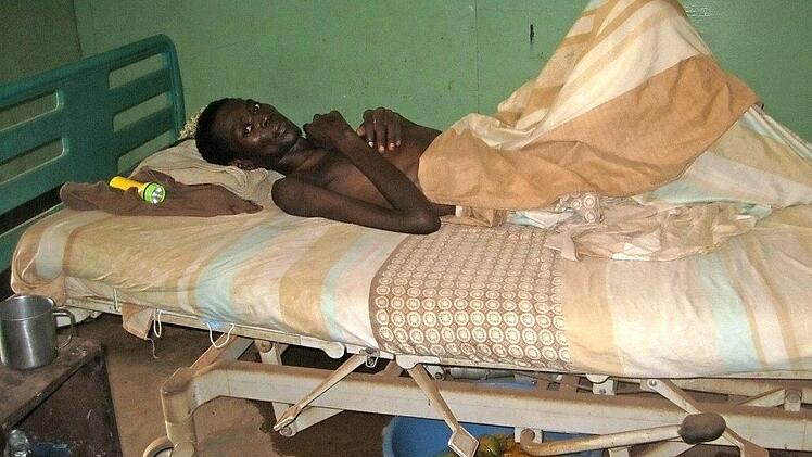 Ein unterernährter Patient bei Nzara im Südsudan.