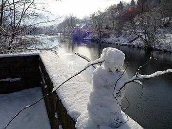 Schneepinocchio bei Bug. In Franken bleibt es in den kommenden Tagen klirrend kalt, Schnee f&auml;llt aber wohl nicht mehr. Foto: traudi/inFrankenPix