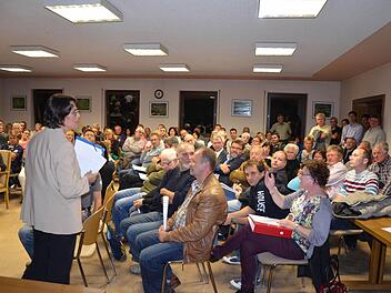 Teilweise sehr hoch kochten die Emotionen bei der Bürgerversammlung in Buttenheim. Foto: A. Spörlein