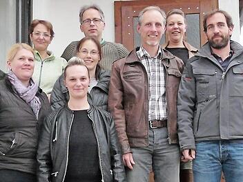 Der neue Vorstand des Reitvereins Untersiemau-St&ouml;ppach (von links): Sabine Kirchner, Christina Hochfeld, Mandy M&uuml;ller, Simone B&uuml;chner, Helmut Boden, Frank R&auml;dlein, Britta Partsch, Alexander Pratsch. Es fehlen: Tanja Corriolu und Antje R&auml;dlein.  Foto: Reitverein