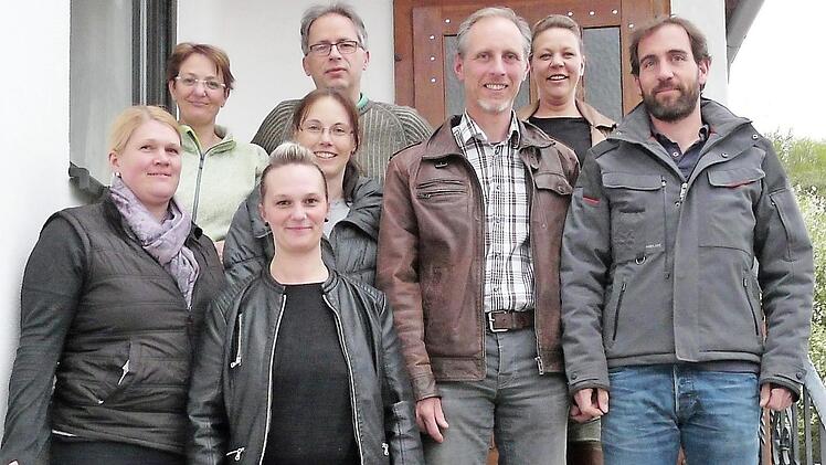 Der neue Vorstand des Reitvereins Untersiemau-St&ouml;ppach (von links): Sabine Kirchner, Christina Hochfeld, Mandy M&uuml;ller, Simone B&uuml;chner, Helmut Boden, Frank R&auml;dlein, Britta Partsch, Alexander Pratsch. Es fehlen: Tanja Corriolu und Antje R&auml;dlein.  Foto: Reitverein