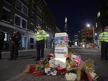 London trauert um die Toten des jüngsten Anschlags - und will dennoch besonnen bleiben. Foto: Yui Mok, PA Wire, dpa