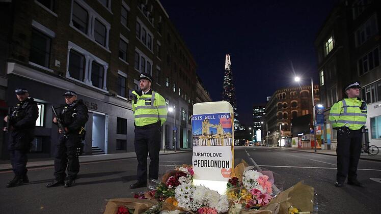 London trauert um die Toten des jüngsten Anschlags - und will dennoch besonnen bleiben. Foto: Yui Mok, PA Wire, dpa