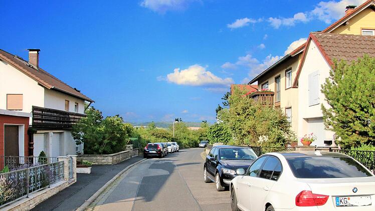 Die Friedrich-Rückert-Straße auf dem Schindberg im Münnerstadt ist nach dem  Dichter und Sprachgelehrten benannt. Foto: Dieter Britz