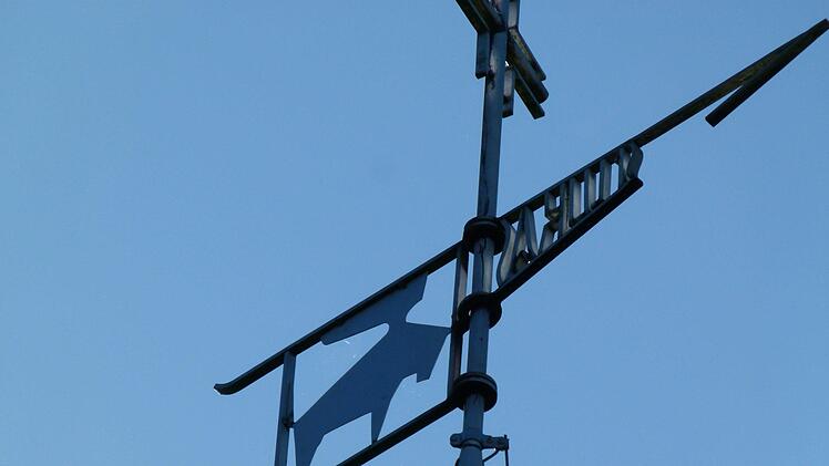 Die Wetterfahne mit dem Stier zeugt vom Namenspatron der Kirche St. Lukas.Foto: Marion Krüger-Hundrup