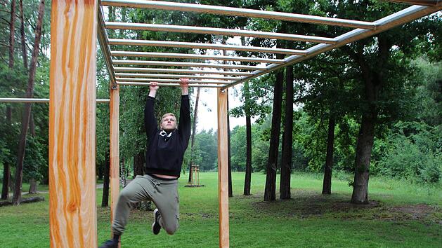 Bei sogenannten Calisthenic-Parcours nutzt man das eigene K&ouml;rpergewicht zum Training. Fotos: Niklas Schmitt