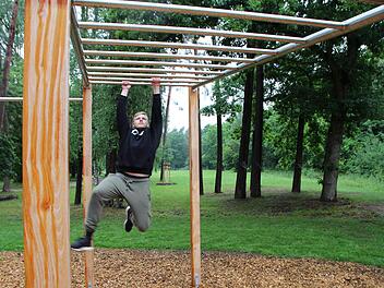 Bei sogenannten Calisthenic-Parcours nutzt man das eigene Körpergewicht zum Training. Fotos: Niklas Schmitt