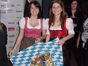 Julia Baumüller aus Trebgast (links) mit Dorothea Kitzeder aus München beim Bundesleistungswettbewerb für Auszubildende in der Hauswirtschaft in Göppingen. Foto: privat