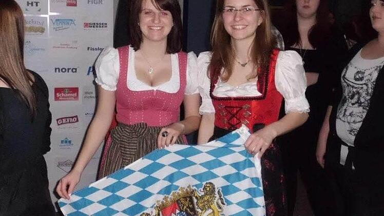 Julia Baumüller aus Trebgast (links) mit Dorothea Kitzeder aus München beim Bundesleistungswettbewerb für Auszubildende in der Hauswirtschaft in Göppingen. Foto: privat