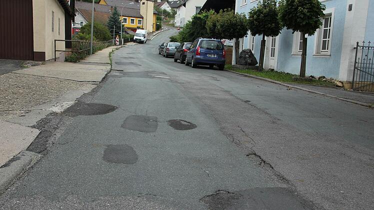 Die Ortsdurchfahrt in Steinberg ist sanierungsbedürftig.  Foto: Friedwald Schedel