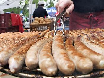 Würste aus Franken für fränkische Feste: Der Bauernverband wirbt für heimische Produkte. Foto: Daniel Karmann/dpa