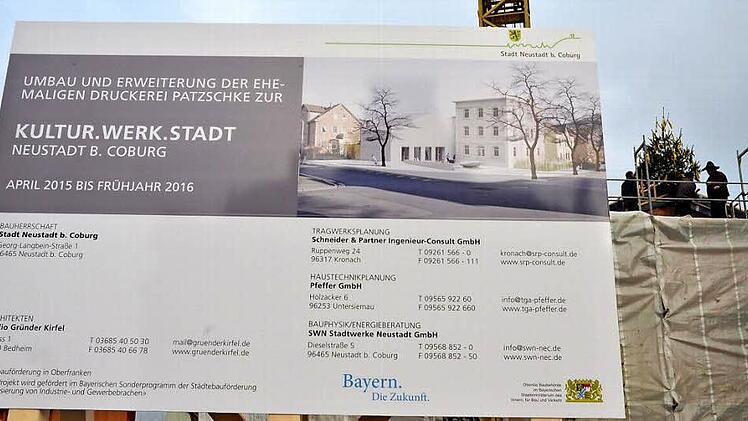 Die Kulturwerkstatt gehört zu den großen Investitionsobjekten der Stadt. Richtfest wurde gefeiert (Foto), mit einer Fertigstellung schon im Frühjahr wird es aber wohl nichts. Die Kostenmehrung während der Bauphase wurde in den Haushaltsreden der Stadtratsfraktionen durchaus unterschiedlich bewertet. Foto: Rainer Lutz