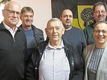Ehrungen beim Bürgerverein Ketschendorf (von links): Vorsitzender Herbert Weinert, Martin Ruggaber, Hermann Stölzel, Stefan Volkmann, Zweite Vorsitzende Petra Heeb und Roland Gumber  Foto: Martin Koch