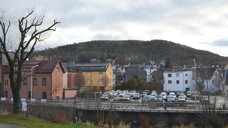 Parkplatz wird Marktplatz. An der Lindenstraße entsteht das Ausweichquartier für die Wochen-, Bauern- und Monatsmärkte der Stadt. Rainer Lutz