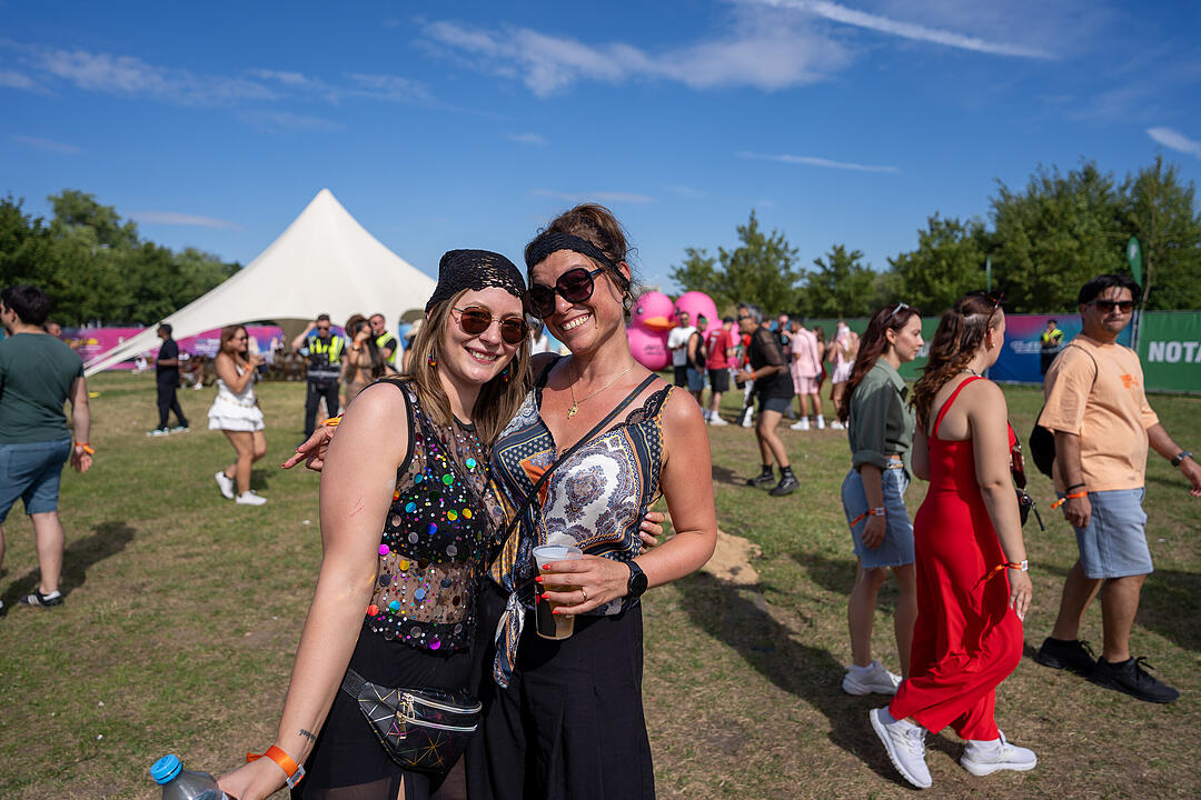 Mit vielen internationalen und nationalen Live-Acts.