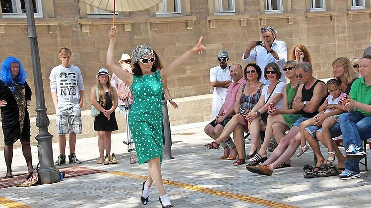 High Heel-Wettbewerb auf dem Stenayer Platz.