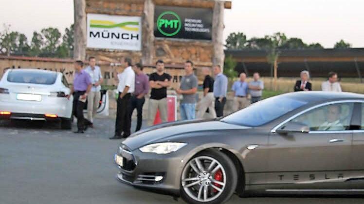 Mario Münch Energie: Ein junges Unternehmen, das schnell Fahrt aufnimmt - genau wie dieser Tesla.