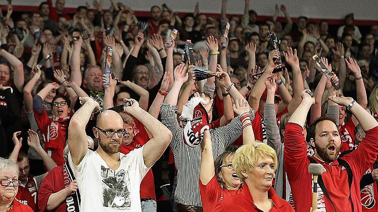 Die Welle schwappt durch die Frankenhölle - Freak City feiert beim siebten Euroleague-Auftritt in der Frankenhölle den sechsten Heimsieg. Fotos: sportpress