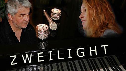 Kerstin Bieberstein und Harald Schuberth musizieren tzr Eröffnung der AOK-Familientage.