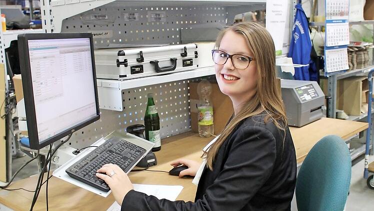 Ina-Sofie Müller hat während ihrer Ausbildung zur Industriekauffrau auch in der Logistik gearbeitet. Dort bietet das Haßfurter Unternehmen Uponor in diesem Jahr acht Ferienjobs an.  Foto: Uponor
