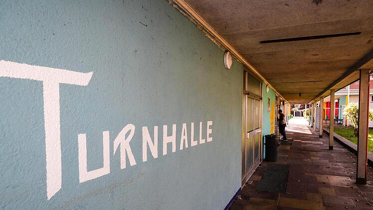 Die Turnhalle der Trimbergschule in Bamberg soll nach den Faschingsferien nach langer Sperrung wieder geöffnet werden. Foto: Matthias Hoch (Archiv)