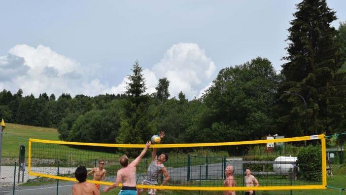 Beim Beachvolleyballturnier wurde um jeden Ball gekämpft.Michael Wunder