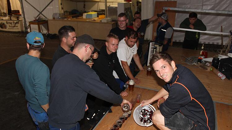 Der "Jacky" wird ausgeschenkt. Foto: Carmen Schwind