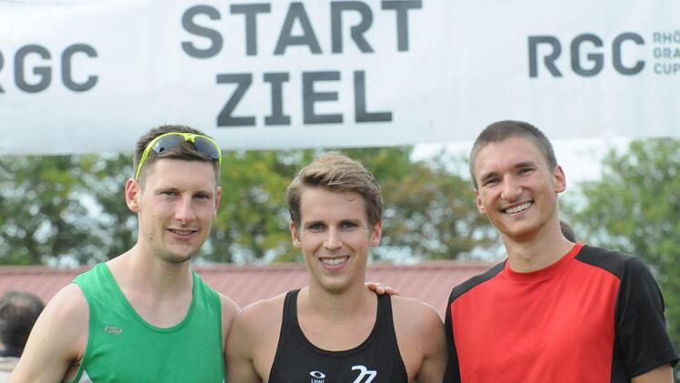 Die Sieger im Halbmarathon: (von links) Michael Wetteskind (2.), Marius Mayer (1.) und Markus Veth (3.).ssp